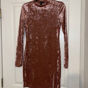 Velvet slim fitting cocktail dress!